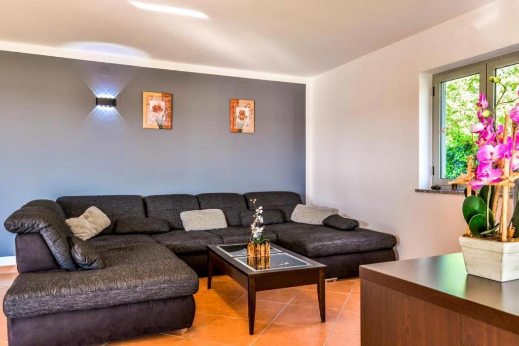 Lia-jolie Apartment *